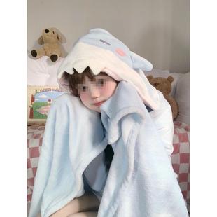 卡通可爱呆萌鲨鱼毛毯宅家宿舍披风斗篷办公室午睡空调毯四季 通用
