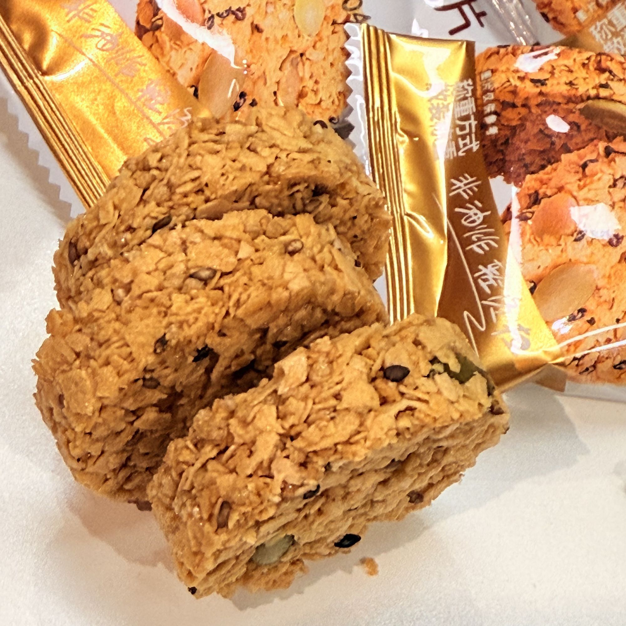 南瓜籽燕麦脆片谷物全粗粮饱腹代餐无蔗糖高蛋白营养饼干解馋零食