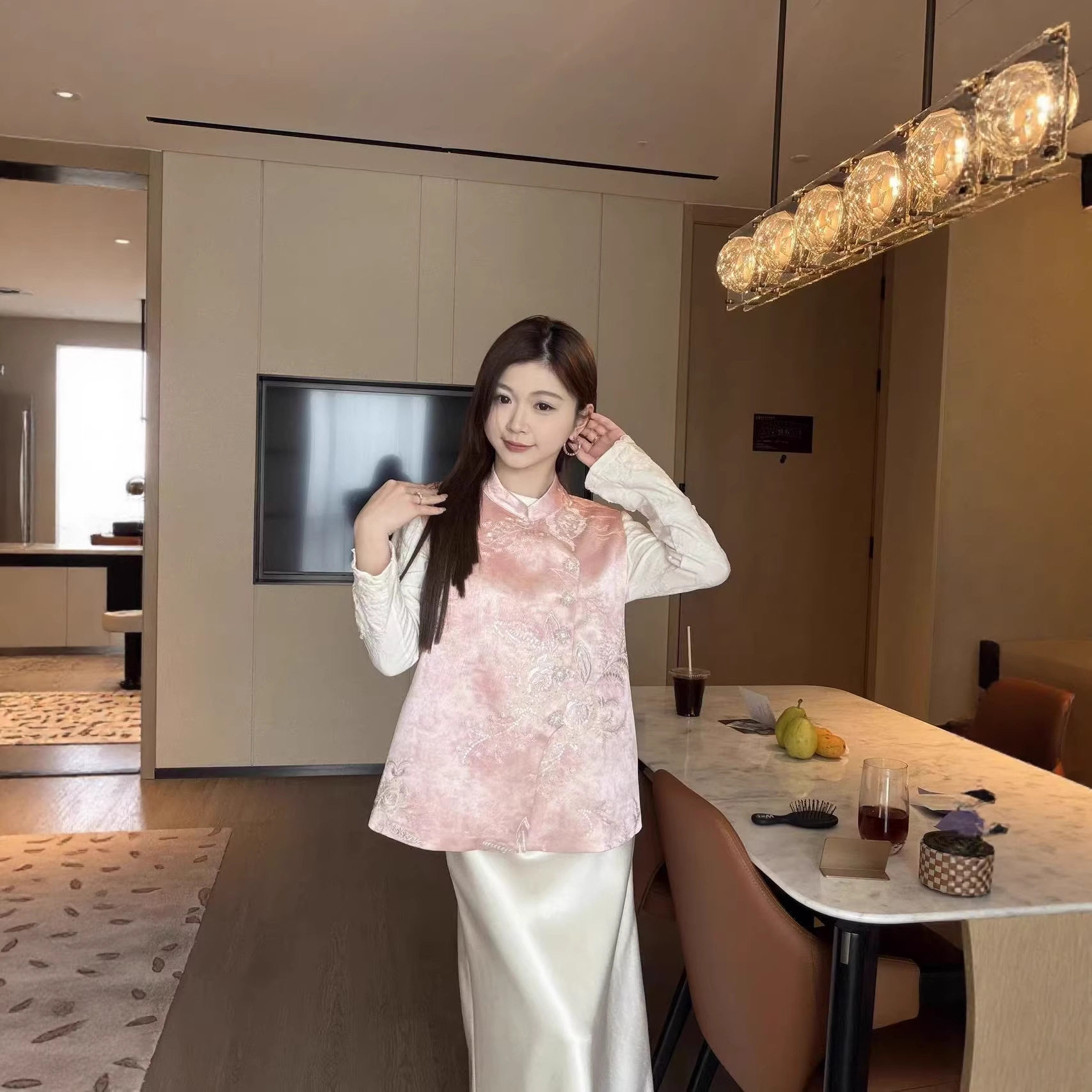 2026新款新中式国风女装重工刺绣亮片马甲钉珠坎肩轻奢高级感马夹