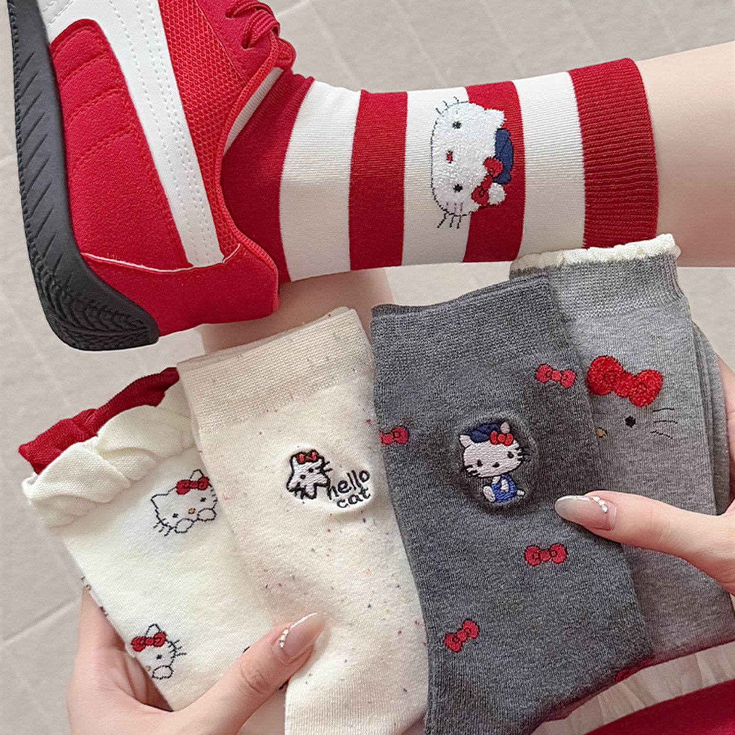 可爱袜子女款秋季纯棉中筒袜防臭初中学生2025新款爆款hellokitty