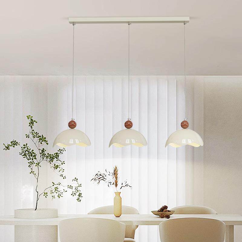 餐厅吊灯新款奶油风设计师中古多巴胺网红三头饭厅灯2024中山灯具