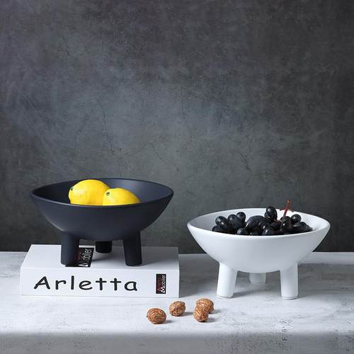 现代简约北欧极简陶瓷黑白三脚圆形果盘托盘摆件家居样板间装饰品