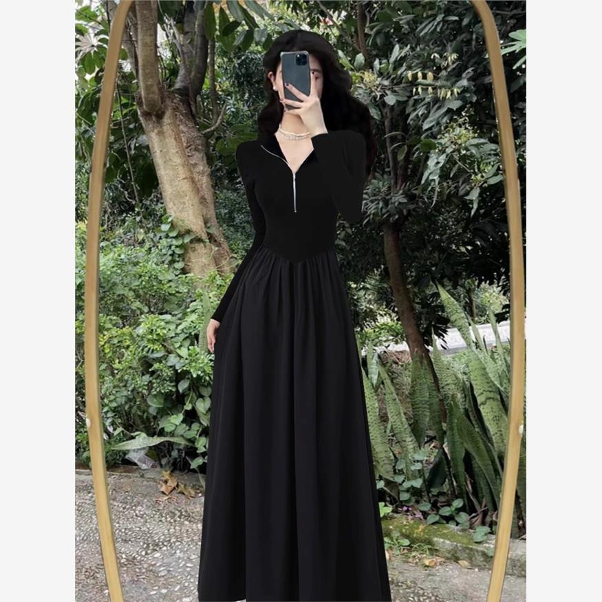 赫本风格黑色长袖拉炼针织连衣裙女士2025小春天新设计长裙