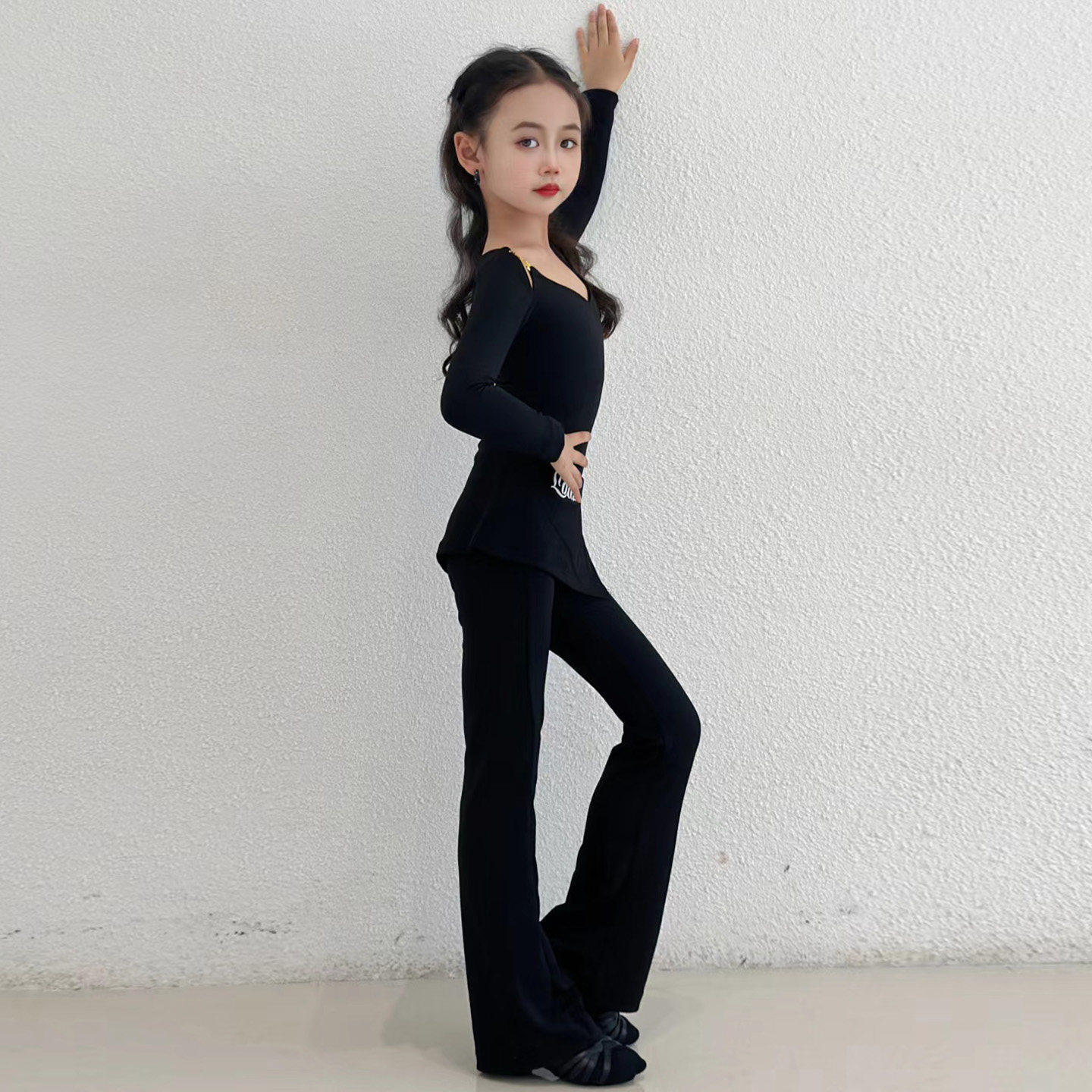 2026春夏女童拉丁服练功服长袖上衣黑色修身显瘦喇叭裤儿童演出服