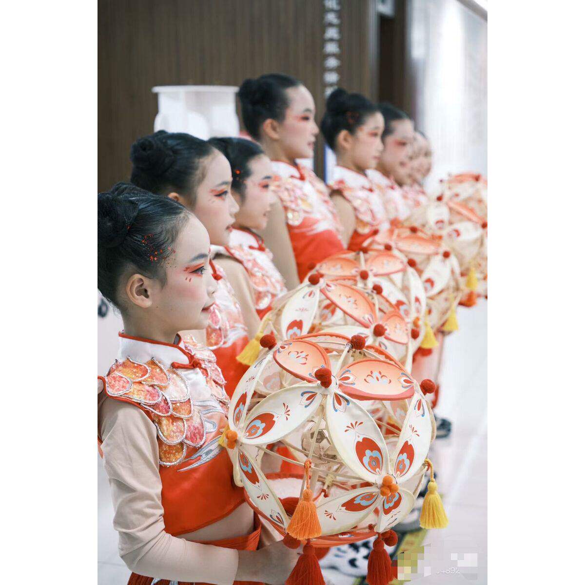 儿童钱鼓舞春嬉舞蹈服古