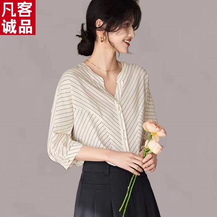 凡客诚品时尚气质新品夏日专属的浪漫氛围条纹通勤简约百搭小V领
