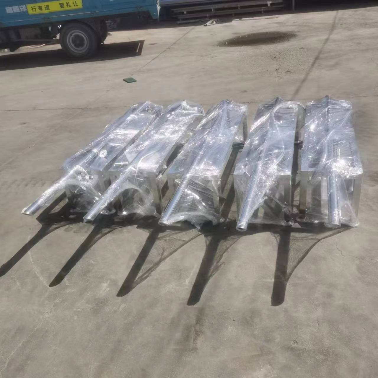 新翻肠机 纯铜脚踏阀门控制翻肠机厂家 猪肠反面水洗机