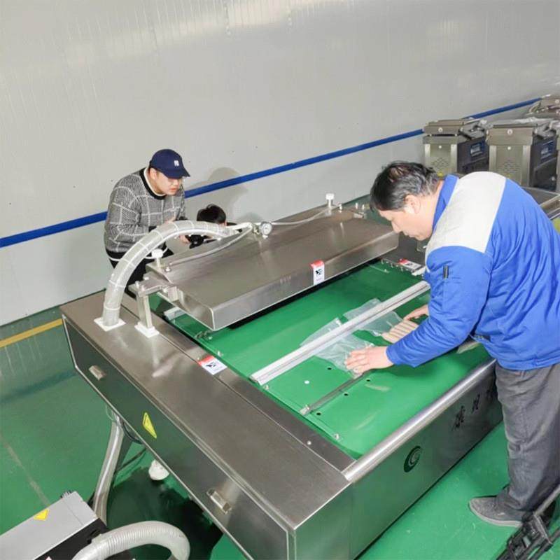 战斧鸡腿真空包装机 麻辣鸭胗滚动式真空包装机 高效率真空机