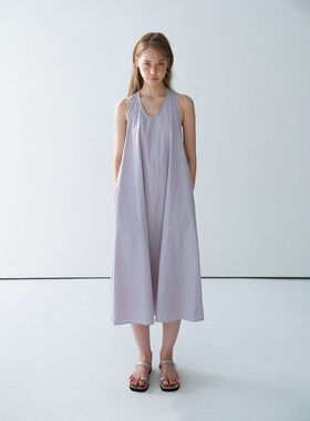 【玳禾】夏季新款休闲速干U领贴袋纯色简约纽结中长款连衣裙H8959