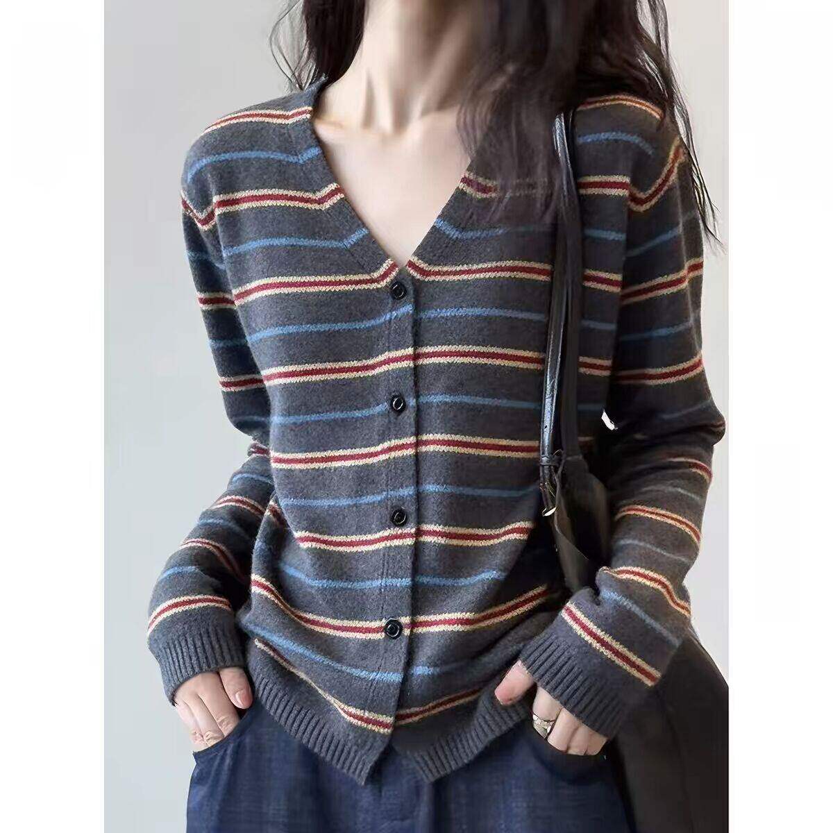 秋季条纹V领针织开衫女款