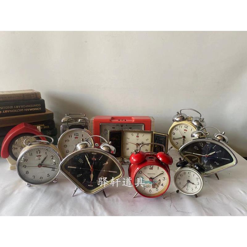 怀旧老物件老式闹钟小闹铃机械发条老钟表古玩收藏装饰品摆设