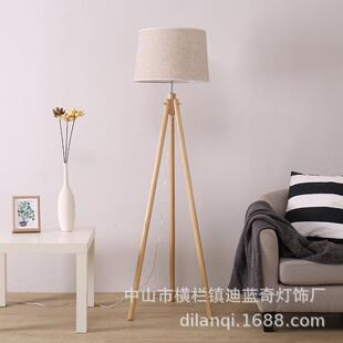 原木北欧风落地灯三角木质站灯台灯三脚客厅坐地灯卧室立式创意