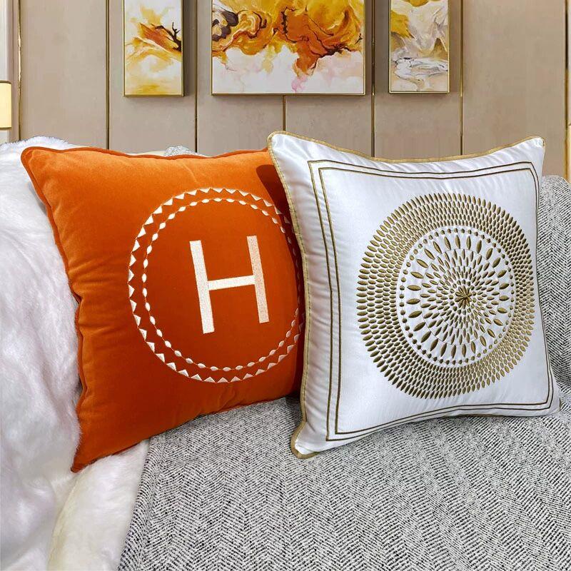 欧式丝抱绒大牌办0987公室抱头枕客沙发床轻奢爱马绣花枕套靠垫厅