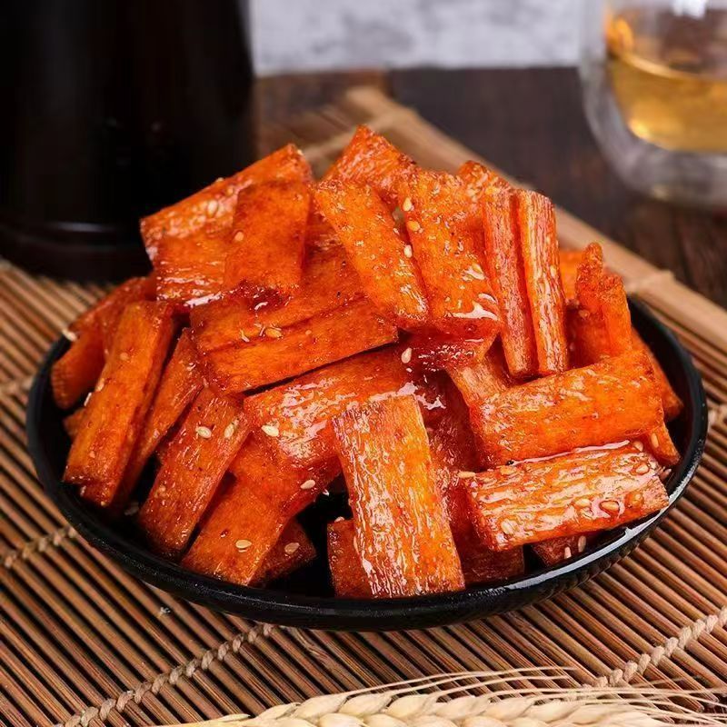 混装手工辣条大辣片麻辣味小面筋香辣牛筋小包装怀旧零食特产批发