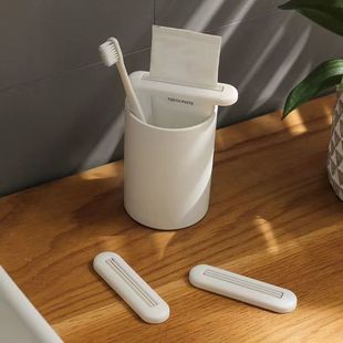 家用手动创意牙膏懒人挤牙膏夹子压器神器小样洗面奶护手霜挤压