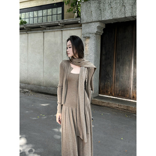 5werkwen 雕塑美学 针织开衫背心裙围巾三件套