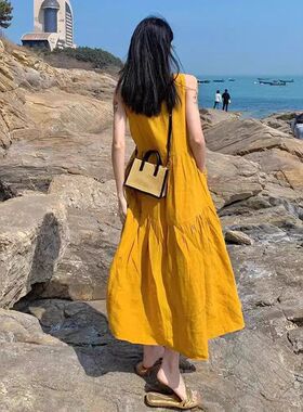 洋气海边度假宽松显瘦长裙子夏季新款茶歇法式复古黄色无袖连衣裙