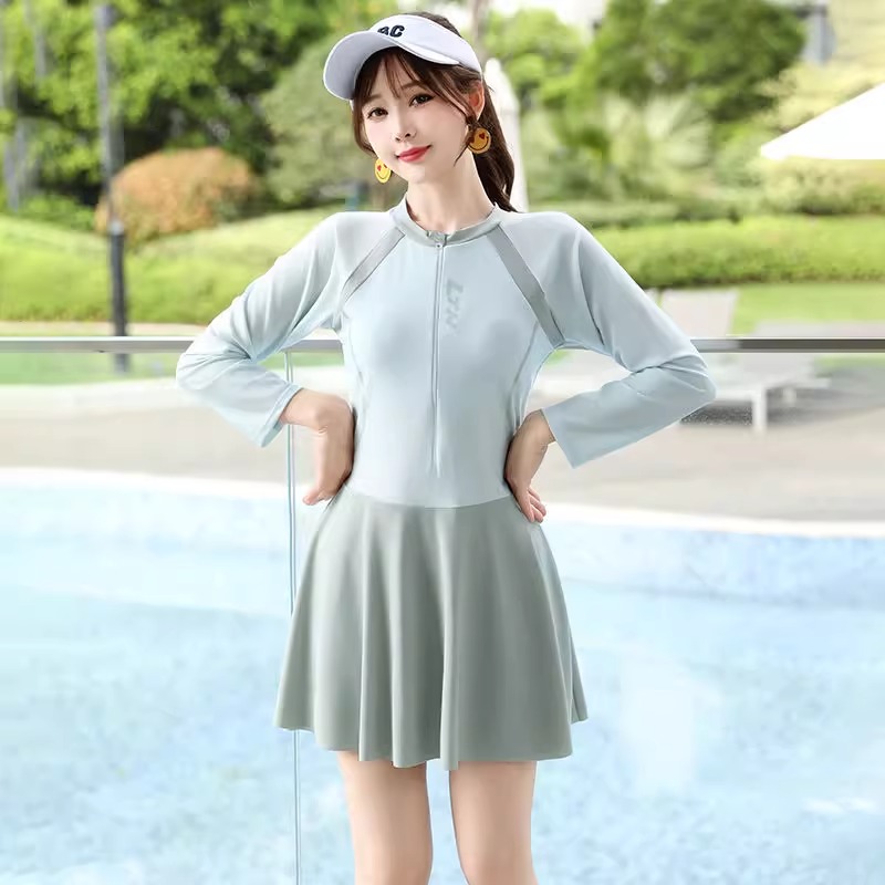 连体泳衣女高级感2025新款女士长袖防嗮保守显瘦遮肉大码速干泳装