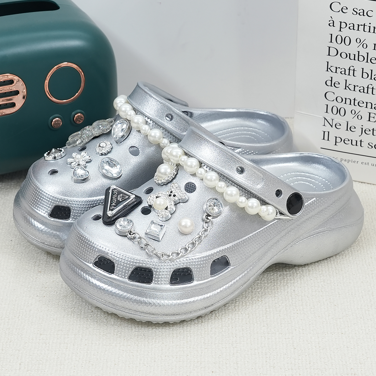 新款珍珠链条三角牌洞洞鞋银色时尚百搭女外穿软底增高包头凉拖鞋