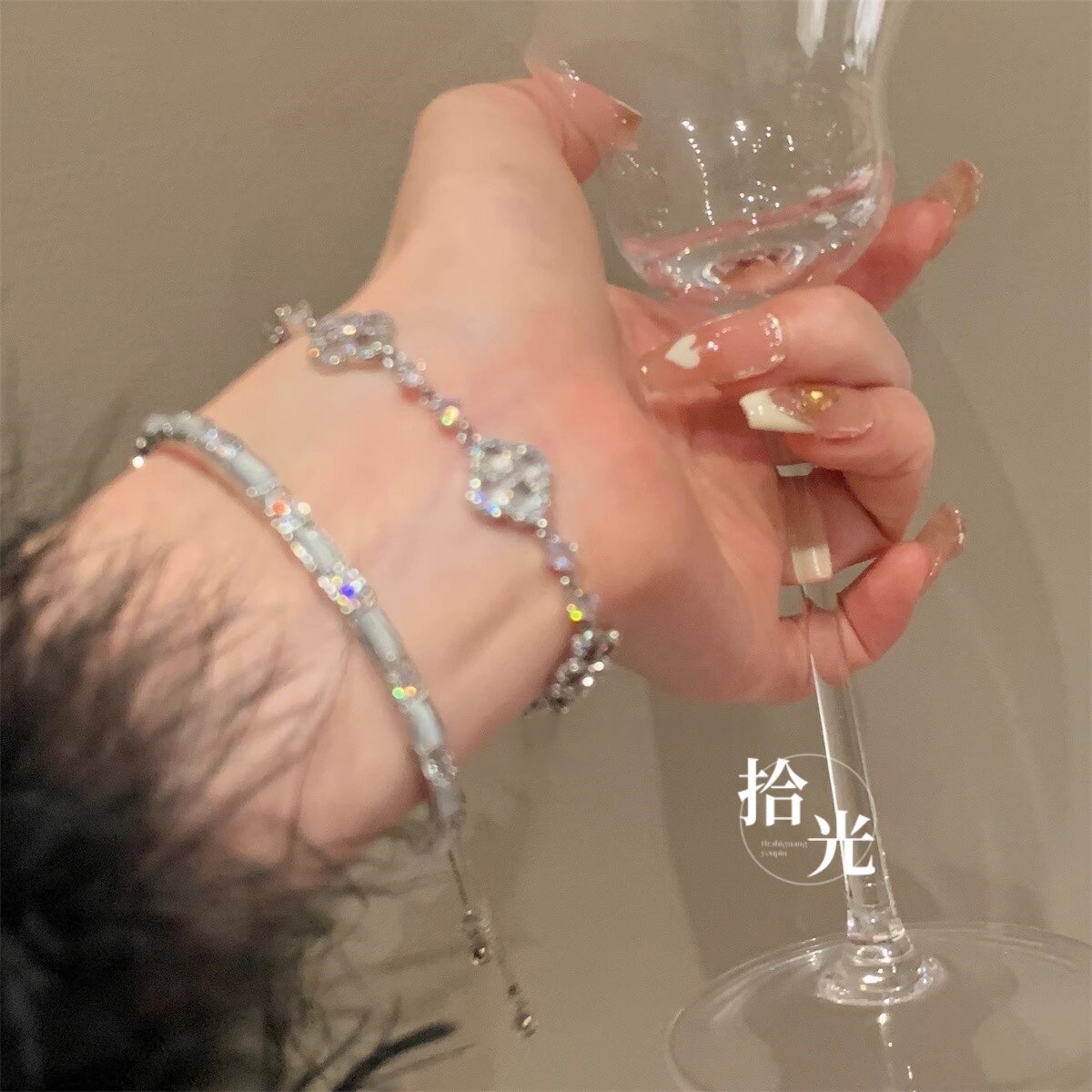 富家千金即视感!四叶花贝壳锆石抽拉手链精致轻奢名媛猫眼石手镯