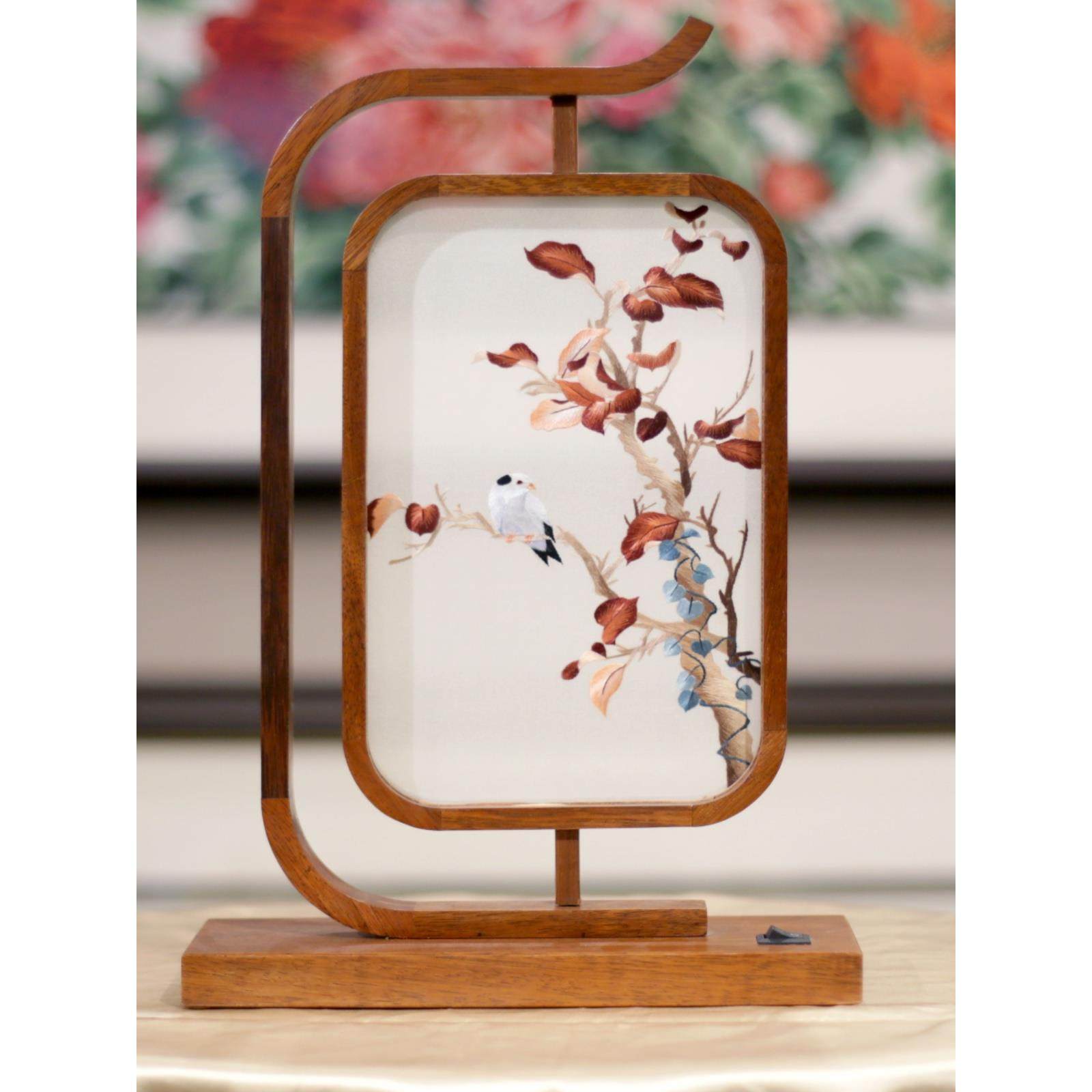 湘绣摆件双面绣手工刺绣创意特色家居礼物蜀苏绣礼品LED花梨木灯