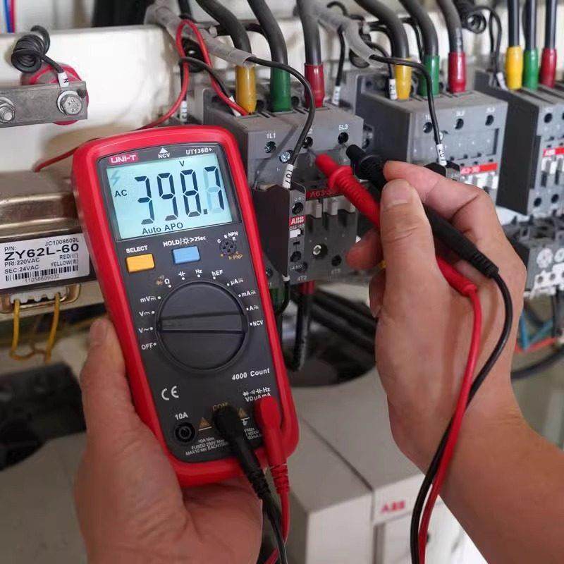 优利德数字万用表数显三位半UT136B+/C+多功能防烧全自动电工维修