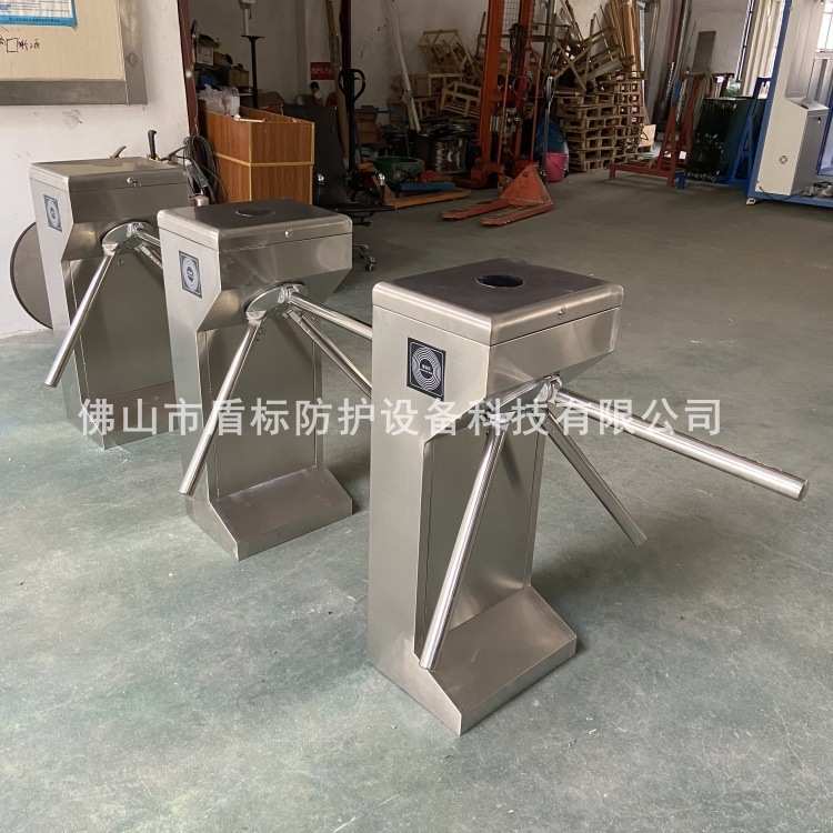 湖南旅游景点人行三叉滚闸单向通道 每次只放行一人 自动复位功能