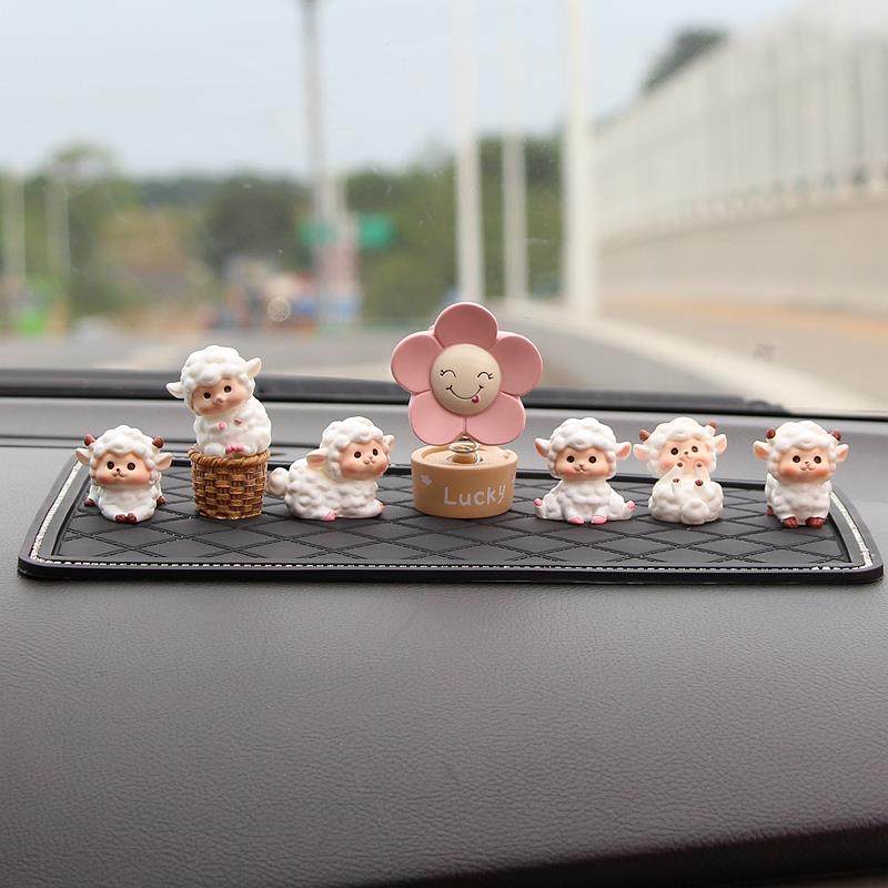创意汽车装饰摆件可爱小羊中控台副驾驶女车内饰车载车上用品