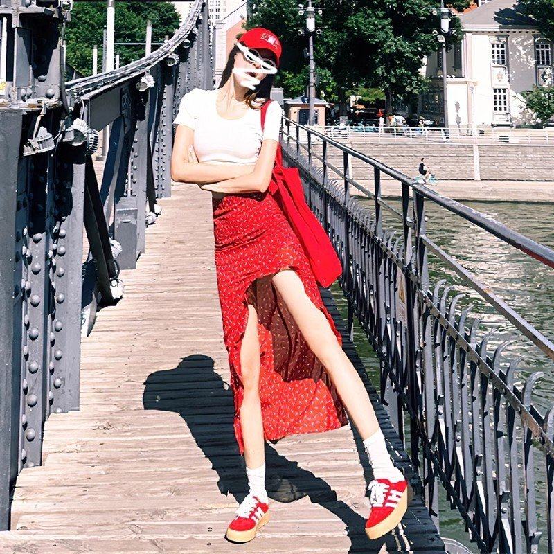 红色不规则碎花半身裙女夏季2025新款小个子高腰开叉中长款A字裙,女装/女士精品,大码套装,淘宝优惠券,粉丝福利购,淘宝优惠卷
