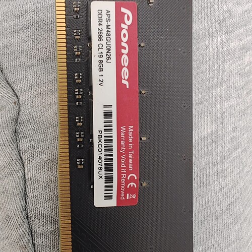 议价先锋Pioneer DDR4 8G 2666MHz内存条，拆