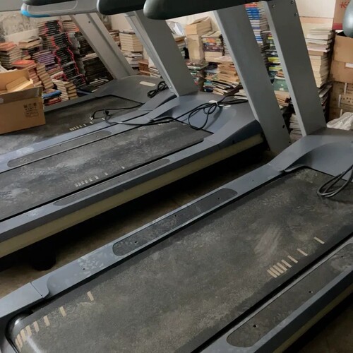 议价Precor/必确跑步机 跑带有磨损！不包邮！出了一台还有2