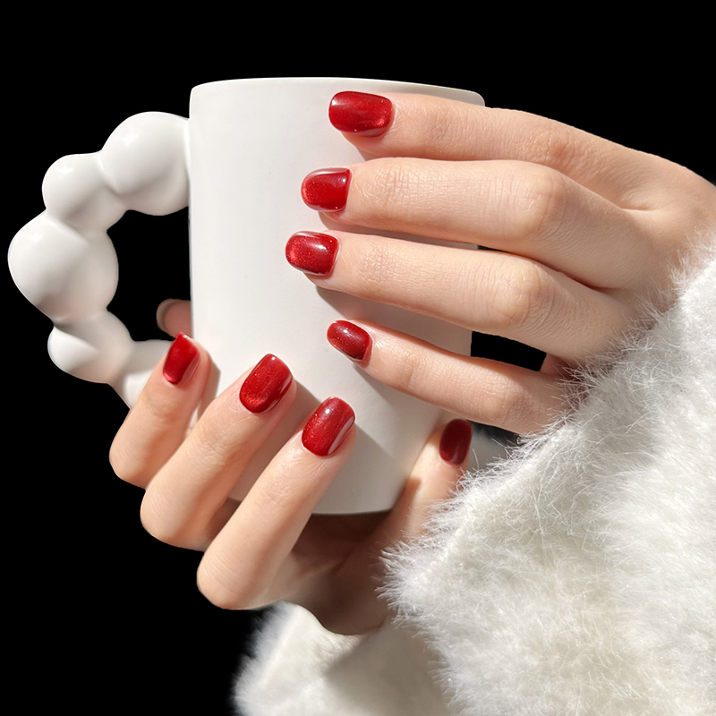 车厘子红御姐风绒球猫眼手工穿戴甲短款简约高级感穿戴美甲可拆卸