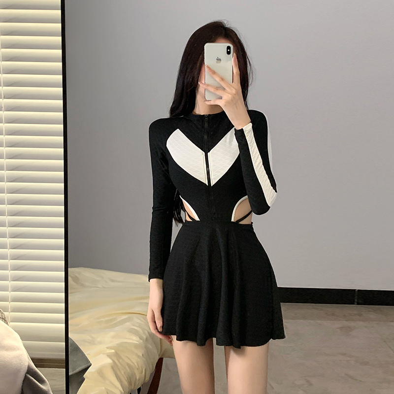 长袖泳衣女夏连体显瘦遮肚运动保守拉链初中生2024新款高级感泳装