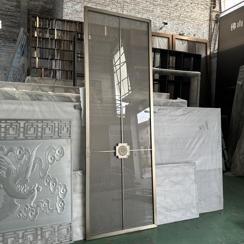 定制夹丝玻璃屏风不锈钢边框浮雕金属隔断山水画酒T店艺术夹绢玻