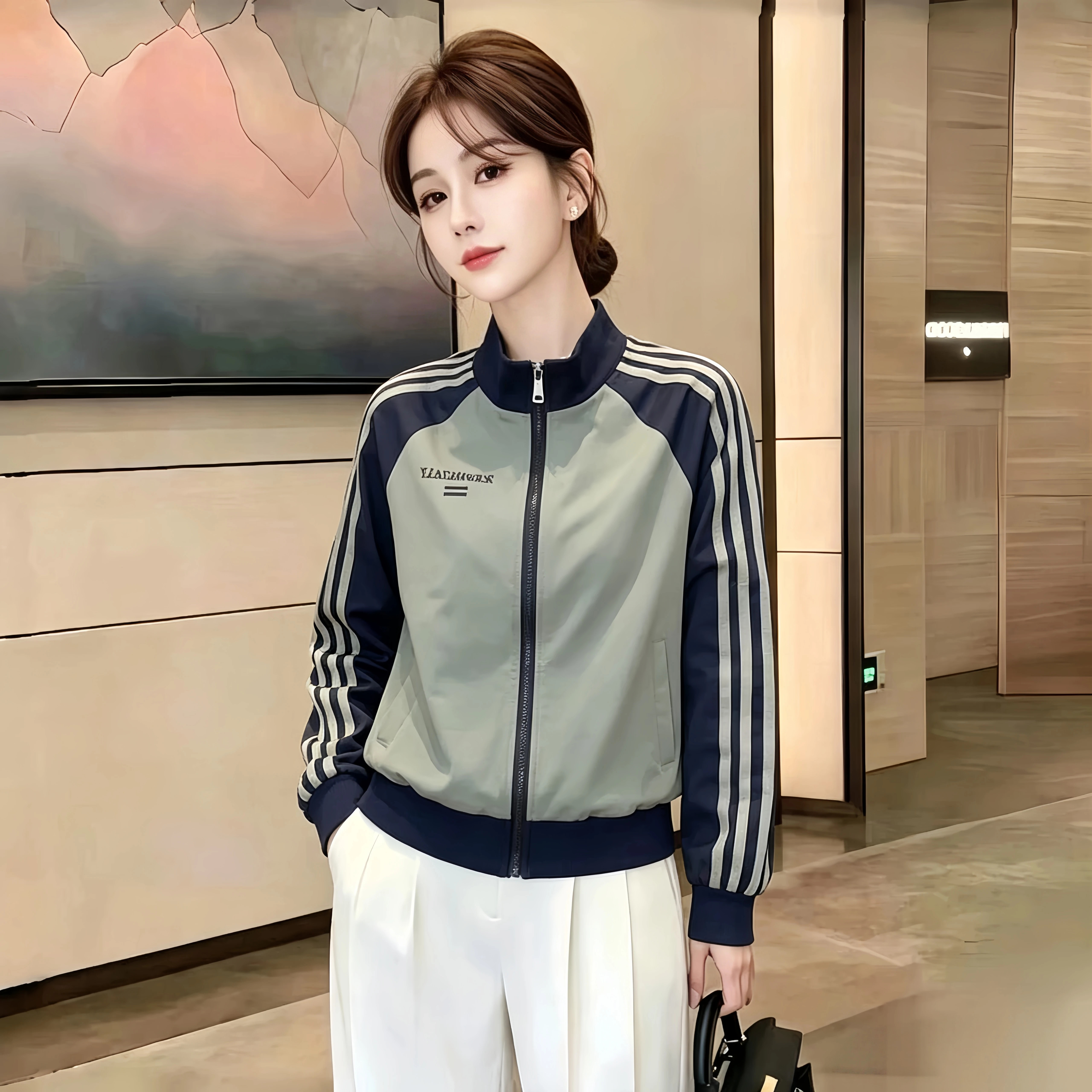 高档时尚休闲短款条纹外套女春秋新款宽松立领百搭夹克棒球服上衣