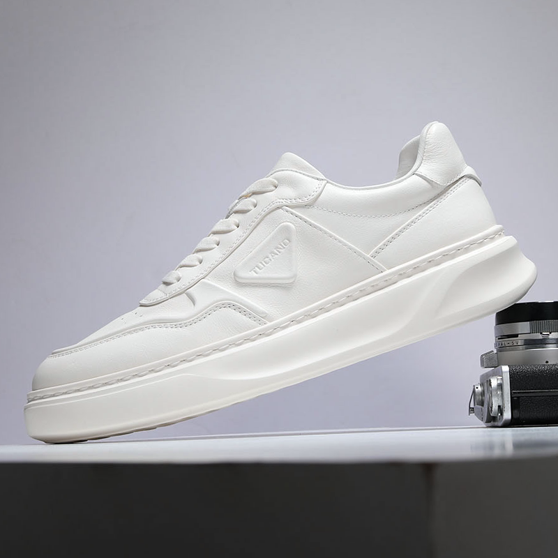 白色板鞋男春季2026新款真皮透气鞋子男款发泡软底简约百搭休闲鞋