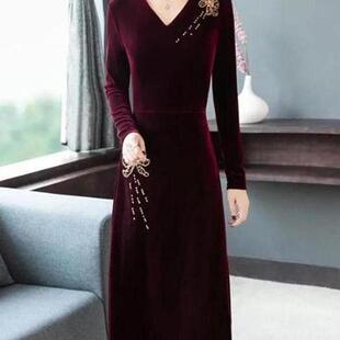 金丝绒连衣裙女长袖V领刺绣气质显瘦中长款妈妈装中长款裙子大码