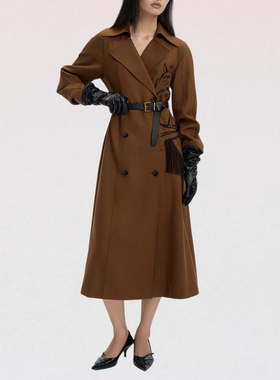 奈2026年春季新款赤马金棕翻驳领花型刺绣通勤风连衣裙XF06314D5