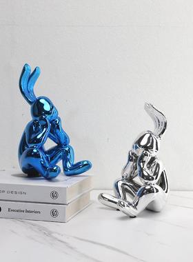 北欧轻奢坐姿发呆兔卡通摆件样板间家居玄关电视柜儿童房桌面饰品