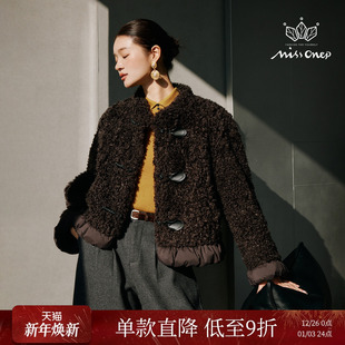 Missonep逸【洛佳人】复古风深棕色环保羊羔毛牛角扣短外套冬季