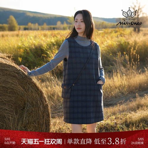 Missonep逸【逸从容】复古感半高领打底配背心裙小挎包套装女冬季 - 封面