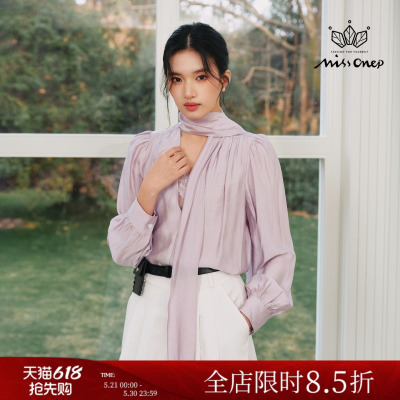 紫V领泡泡肩蕾丝内搭衬衫配飘带