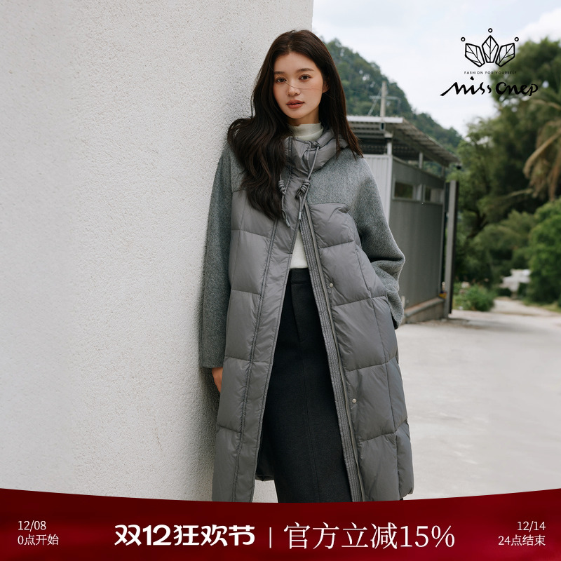 灰色毛呢拼接长款连帽抽绳羽绒服