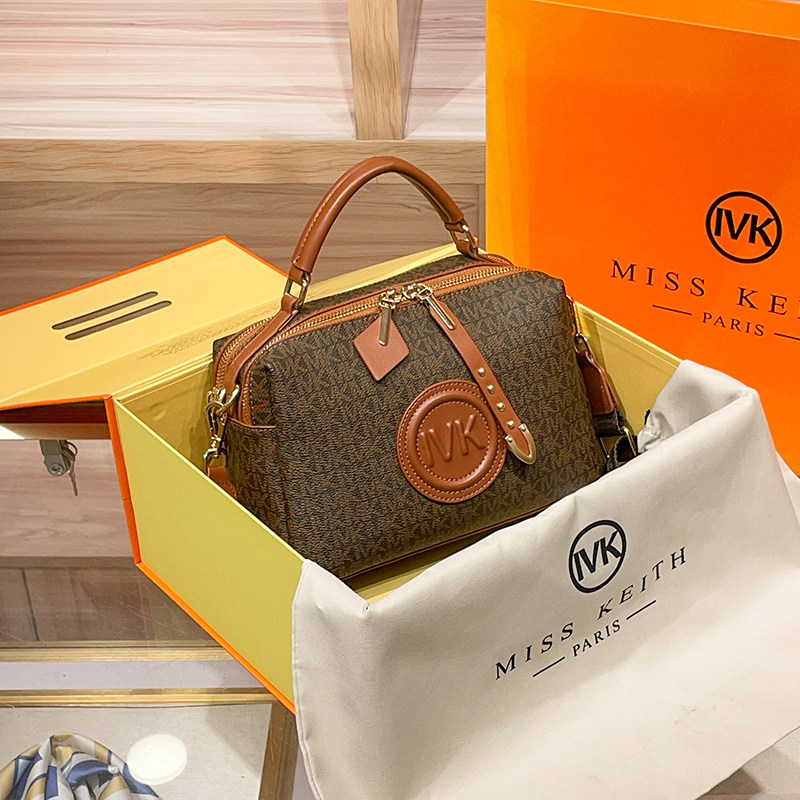 香港轻奢波士顿包女2026新款高级感大容量百搭通勤手提单肩斜挎包,箱包皮具/热销女包/男包,波士顿包,淘宝优惠券,粉丝福利购,淘宝优惠卷