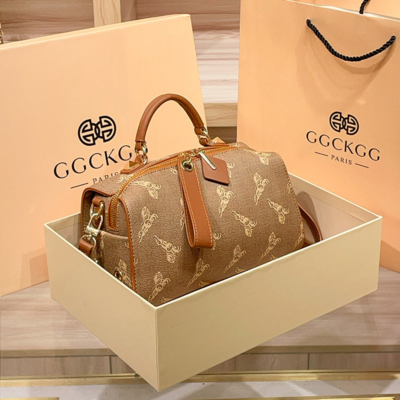 香港轻奢印花波士顿包女高级感大容量单肩斜挎包百搭手提包枕头包,箱包皮具/热销女包/男包,波士顿包,淘宝优惠券,粉丝福利购,淘宝优惠卷