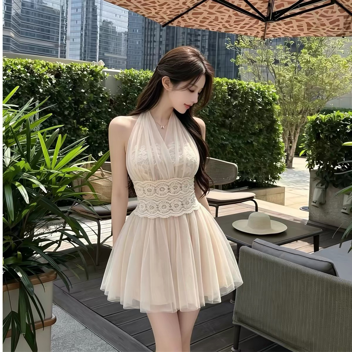 海边拍照挂脖连衣裙女度假纯欲风甜妹V领蕾丝腰封网纱蓬蓬短裙夏