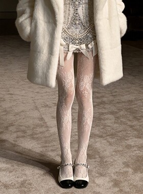 狠狠拿捏！！这双蕾丝袜把浪漫氛围感拉满了~超好穿又精致又高级