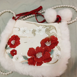 新款儿童汉服斜挎包山茶花毛球流苏包新年女百搭古风刺绣冬季