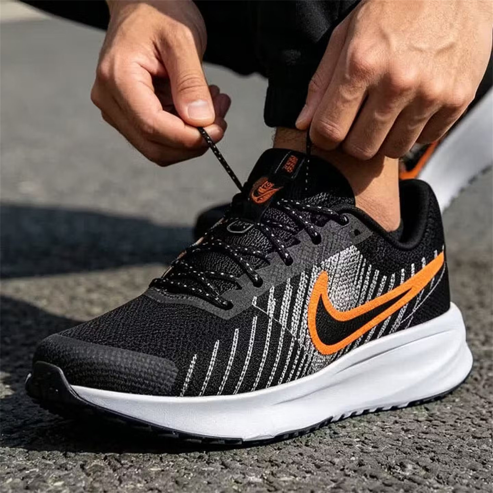 滔搏NIKE耐克男子RUN DEFY运动训练网面缓震公路跑步鞋HM9594-011