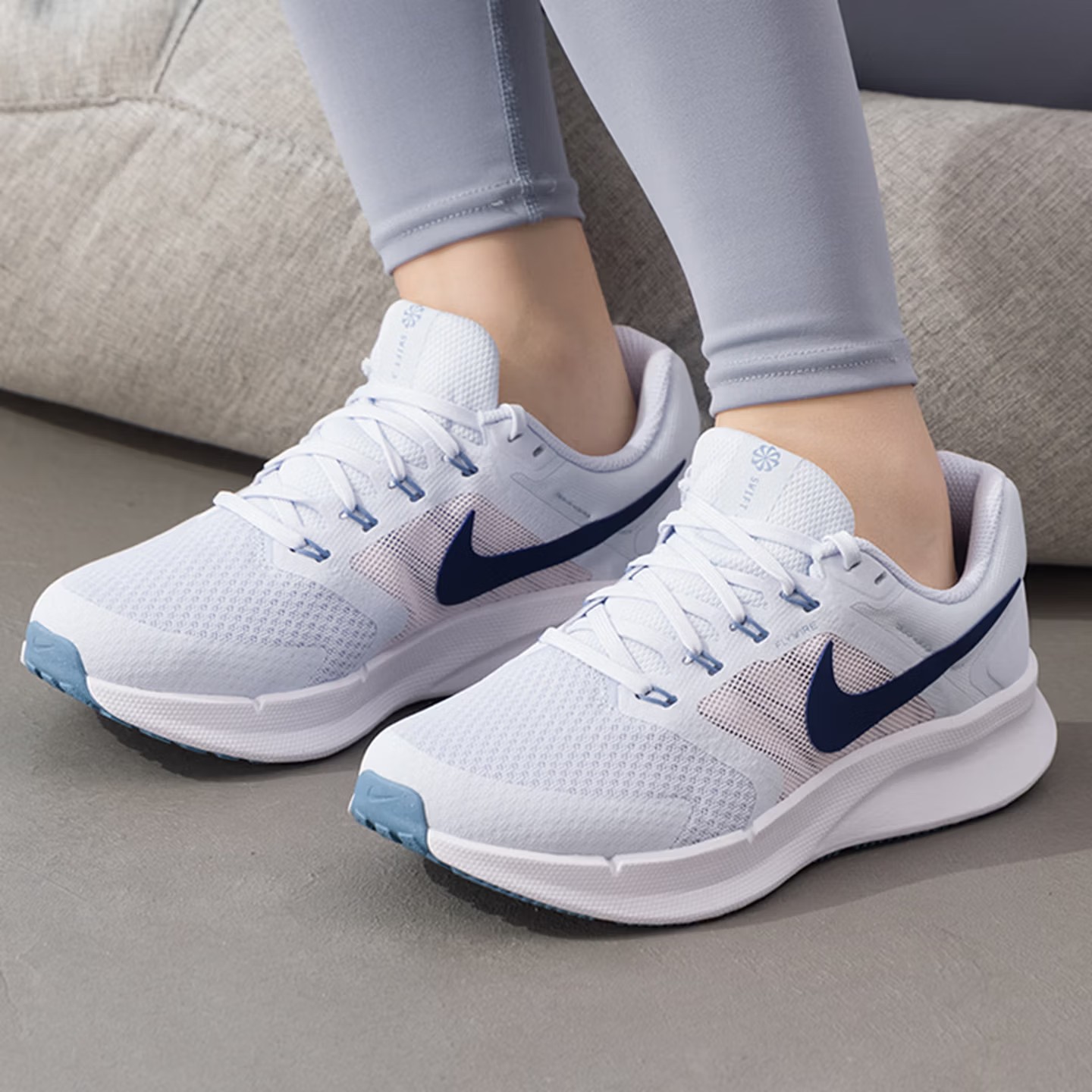 滔搏NIKE耐克女子W RUN SWIFT 3运动训练网面跑步鞋DR2698-019
